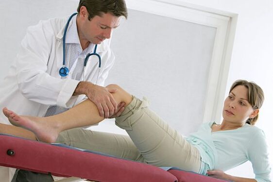the doctor will examine the legs for varicose veins after surgery
